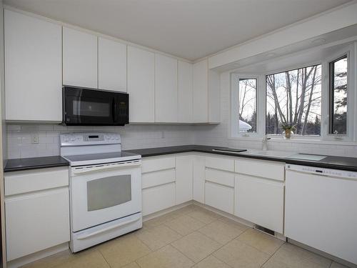 289 Fairbank Place S, Thunder Bay, ON - Indoor Photo Showing Kitchen