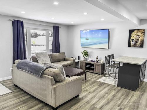 285 Algonquin Avenue S, Thunder Bay, ON - Indoor Photo Showing Living Room