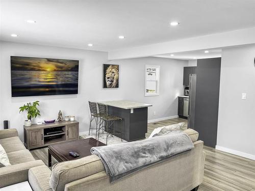 285 Algonquin Avenue S, Thunder Bay, ON - Indoor Photo Showing Living Room