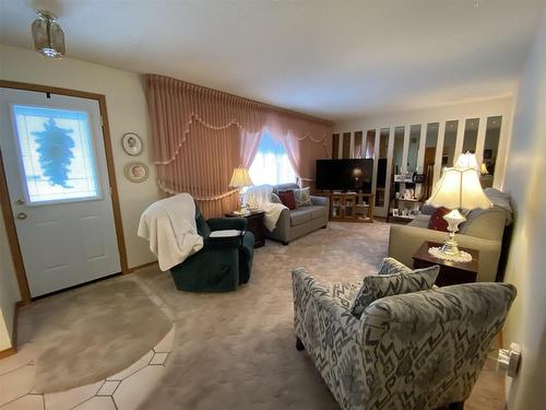 414 Amethyst Crescent, Thunder Bay, ON - Indoor Photo Showing Living Room