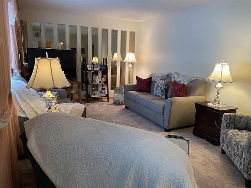 414 Amethyst Crescent, Thunder Bay, ON - Indoor Photo Showing Living Room