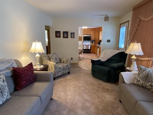 414 Amethyst Crescent, Thunder Bay, ON - Indoor Photo Showing Living Room