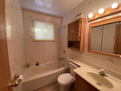 414 Amethyst Crescent, Thunder Bay, ON - Indoor Photo Showing Bathroom