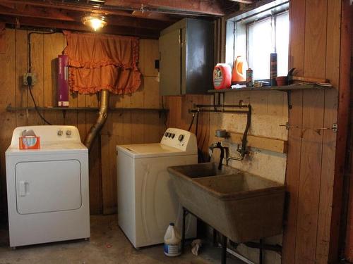 73 Carl Avenue, Thunder Bay, ON - Indoor Photo Showing Laundry Room