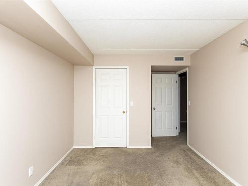 513 145 Fanshaw Street, Thunder Bay, ON - Indoor Photo Showing Other Room