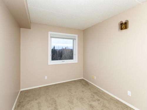 513 145 Fanshaw Street, Thunder Bay, ON - Indoor Photo Showing Other Room