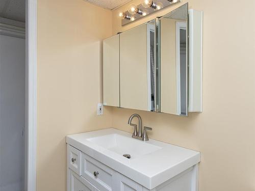 513 145 Fanshaw Street, Thunder Bay, ON - Indoor Photo Showing Bathroom