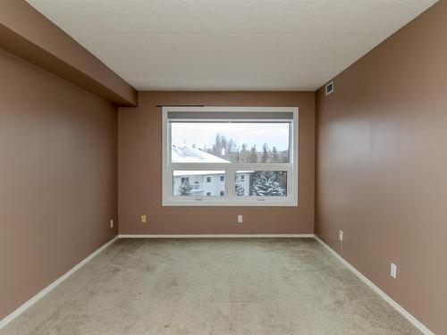 513 145 Fanshaw Street, Thunder Bay, ON - Indoor Photo Showing Other Room