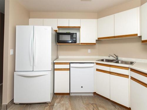 513 145 Fanshaw Street, Thunder Bay, ON - Indoor Photo Showing Kitchen With Double Sink