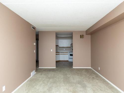 513 145 Fanshaw Street, Thunder Bay, ON - Indoor Photo Showing Other Room