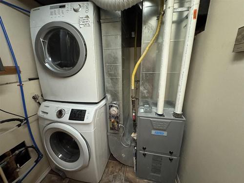 946 John Street, Thunder Bay, ON - Indoor Photo Showing Laundry Room