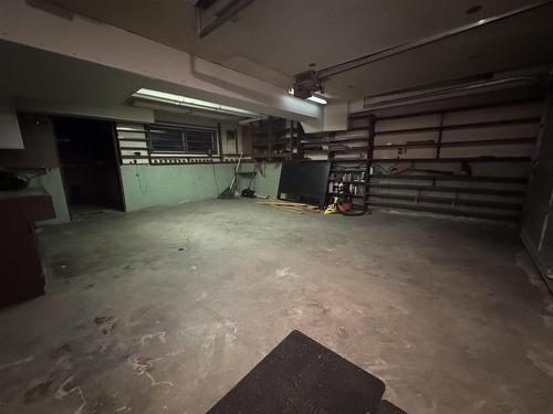 946 John Street, Thunder Bay, ON - Indoor Photo Showing Garage