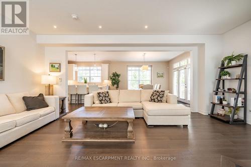 27 Willow Bank Common, St. Catharines, ON - Indoor Photo Showing Living Room