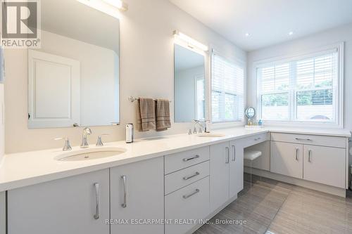 27 Willow Bank Common, St. Catharines, ON - Indoor Photo Showing Bathroom