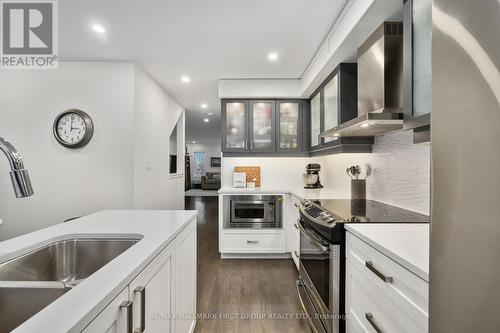 5 Benjamin Way, Whitby, ON - Indoor Photo Showing Kitchen