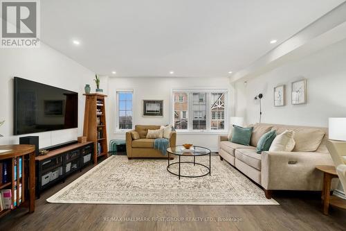 5 Benjamin Way, Whitby, ON - Indoor Photo Showing Living Room