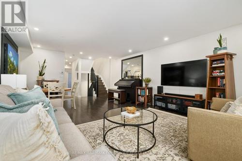 5 Benjamin Way, Whitby, ON - Indoor Photo Showing Living Room