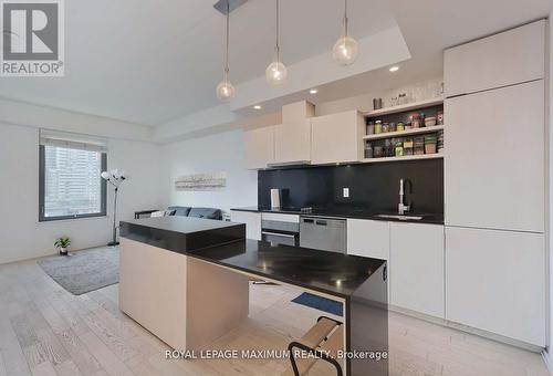 724 - 12 Bonnycastle Street, Toronto, ON - Indoor Photo Showing Kitchen