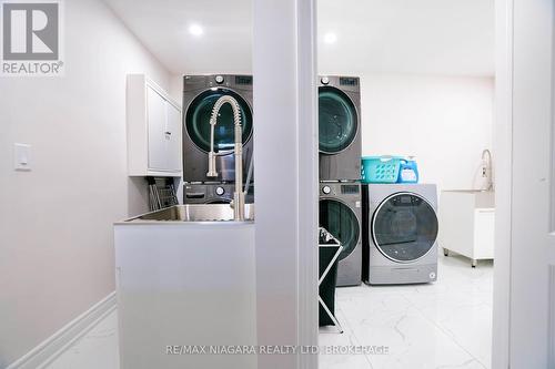 4845 North Service Road, Lincoln (981 - Lincoln Lake), ON - Indoor Photo Showing Laundry Room