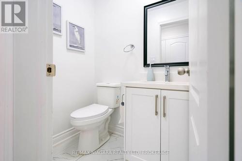 4845 North Service Road, Lincoln (981 - Lincoln Lake), ON - Indoor Photo Showing Bathroom