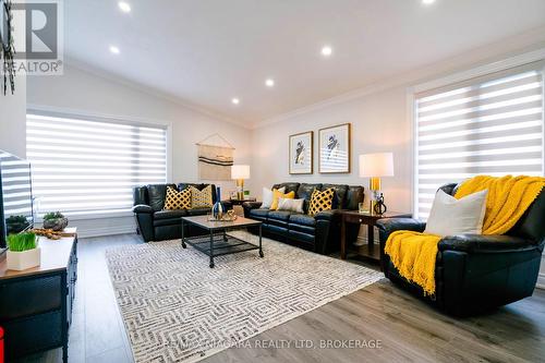 4845 North Service Road, Lincoln (981 - Lincoln Lake), ON - Indoor Photo Showing Living Room