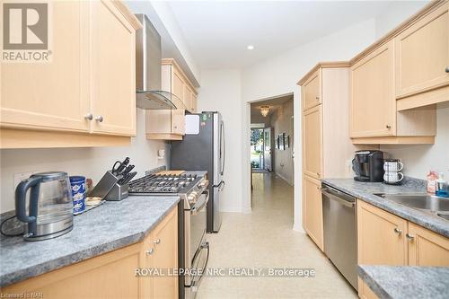 35 - 88 Lakeport Road, St. Catharines (438 - Port Dalhousie), ON - Indoor Photo Showing Kitchen