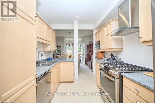 35 - 88 Lakeport Road, St. Catharines (438 - Port Dalhousie), ON - Indoor Photo Showing Kitchen With Double Sink