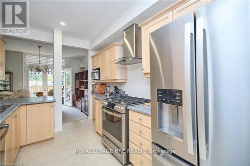 35 - 88 Lakeport Road, St. Catharines (438 - Port Dalhousie), ON - Indoor Photo Showing Kitchen