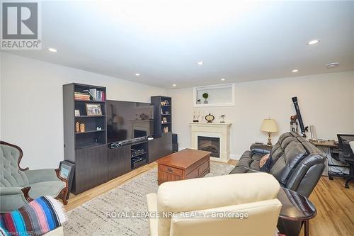 35 - 88 Lakeport Road, St. Catharines (438 - Port Dalhousie), ON - Indoor With Fireplace