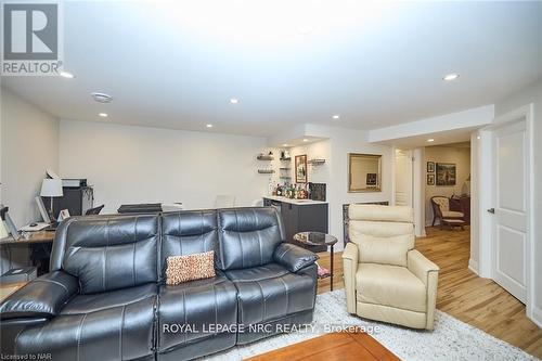 35 - 88 Lakeport Road, St. Catharines (438 - Port Dalhousie), ON - Indoor Photo Showing Living Room