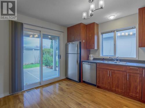 3333 South Main Street Unit# 138, Penticton, BC - Indoor Photo Showing Kitchen With Double Sink