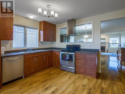 3333 South Main Street Unit# 138, Penticton, BC - Indoor Photo Showing Kitchen With Double Sink