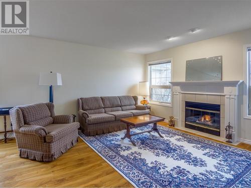 3333 South Main Street Unit# 138, Penticton, BC - Indoor Photo Showing Living Room With Fireplace