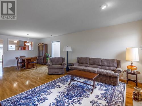 3333 South Main Street Unit# 138, Penticton, BC - Indoor Photo Showing Living Room