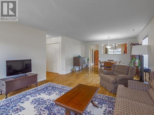 3333 South Main Street Unit# 138, Penticton, BC - Indoor Photo Showing Living Room