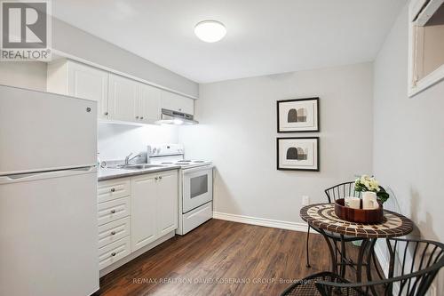 19 Vinci Crescent, Toronto, ON - Indoor Photo Showing Kitchen