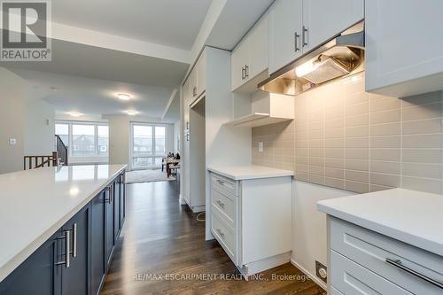 14 - 2273 Turnberry Road, Burlington, ON - Indoor Photo Showing Kitchen