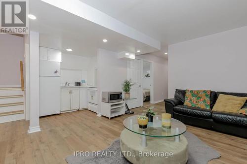 3243 Flagstone Drive, Mississauga, ON - Indoor Photo Showing Living Room