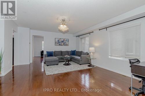 3243 Flagstone Drive, Mississauga, ON - Indoor Photo Showing Living Room