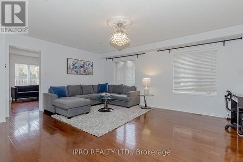 3243 Flagstone Drive, Mississauga, ON - Indoor Photo Showing Living Room