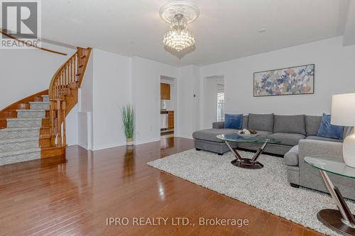 3243 Flagstone Drive, Mississauga, ON - Indoor Photo Showing Living Room