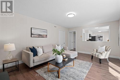 75 Marshall Street, Barrie, ON - Indoor Photo Showing Living Room