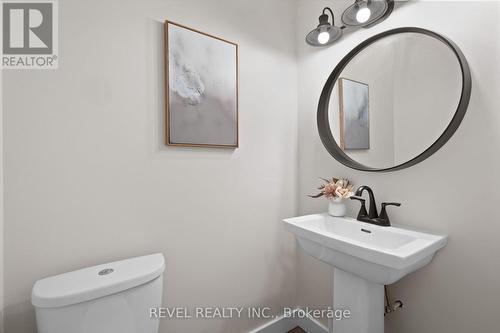 75 Marshall Street, Barrie, ON - Indoor Photo Showing Bathroom