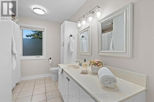 75 Marshall Street, Barrie, ON - Indoor Photo Showing Bathroom