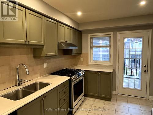 274 Sarah Cline Drive, Oakville (1008 - Go Glenorchy), ON - Indoor Photo Showing Kitchen With Double Sink