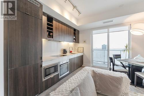 2711 - 101 Erskine Avenue W, Toronto, ON - Indoor Photo Showing Kitchen