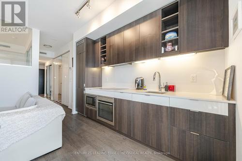 2711 - 101 Erskine Avenue W, Toronto, ON - Indoor Photo Showing Kitchen