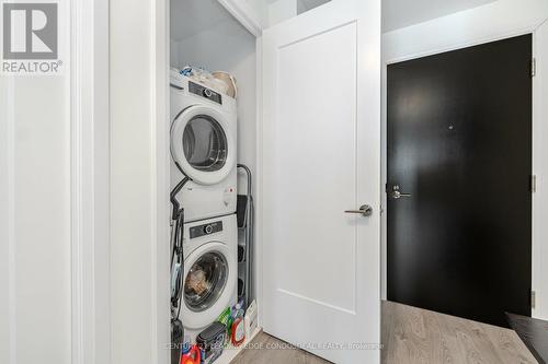 2711 - 101 Erskine Avenue W, Toronto, ON - Indoor Photo Showing Laundry Room