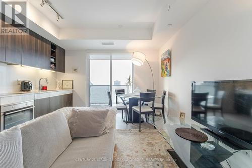 2711 - 101 Erskine Avenue W, Toronto, ON - Indoor Photo Showing Living Room