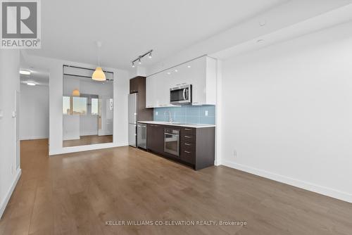 604 - 109 Vaughan Road, Toronto, ON - Indoor Photo Showing Kitchen